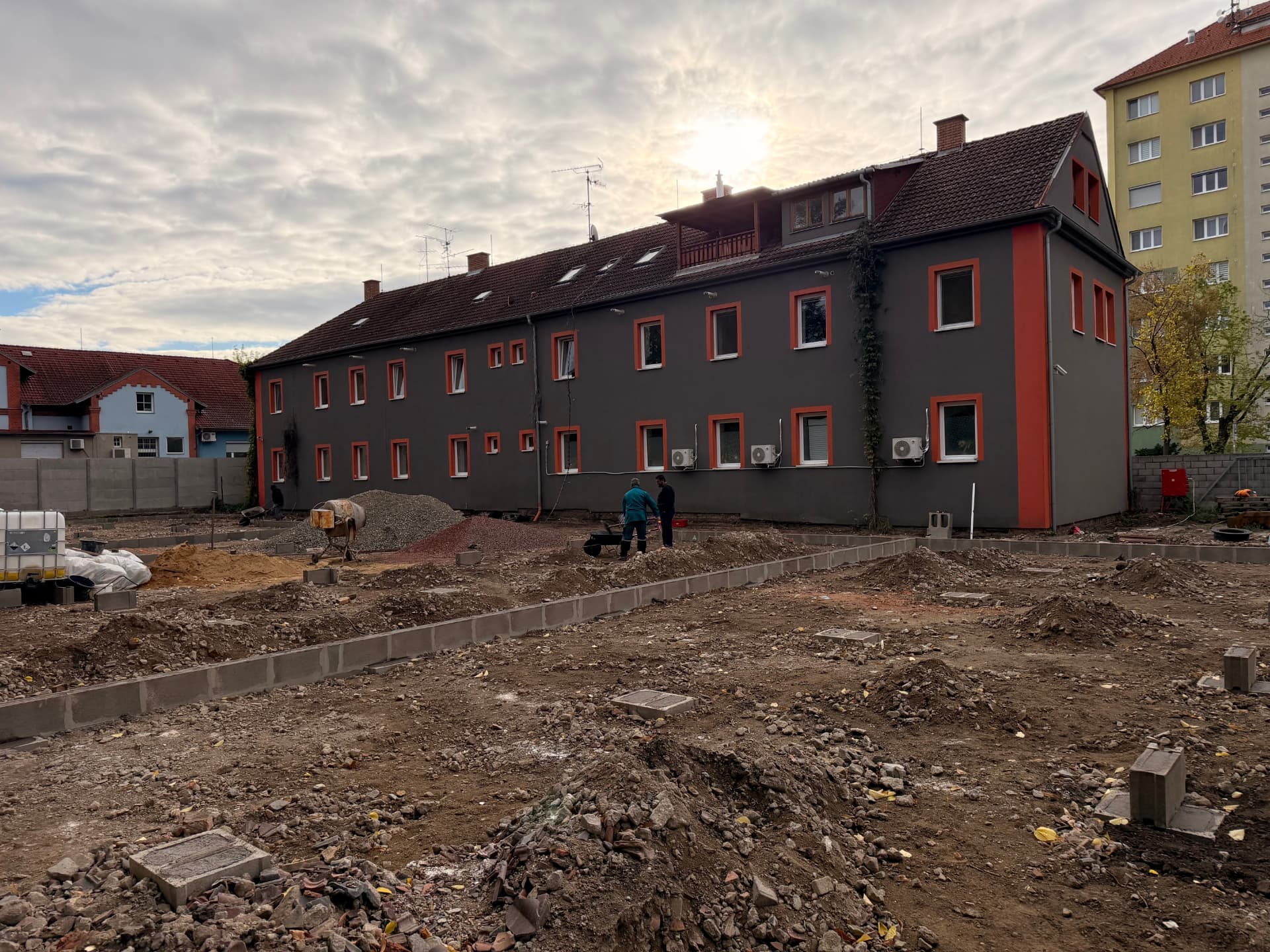 Realizace základových konstrukcí garáží U Cihelny